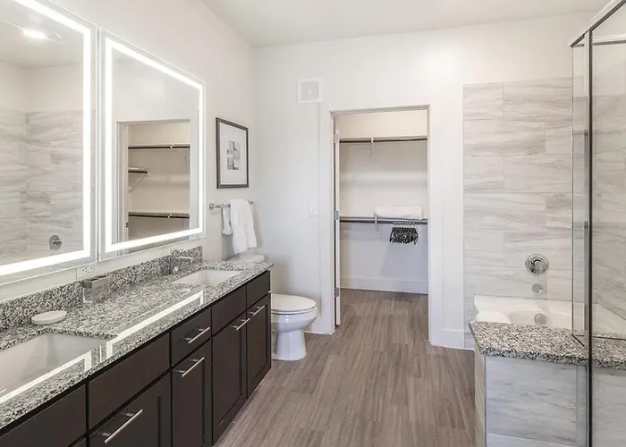 Landing At The Standard River District - 2 Bedrooms In River District Appartement *