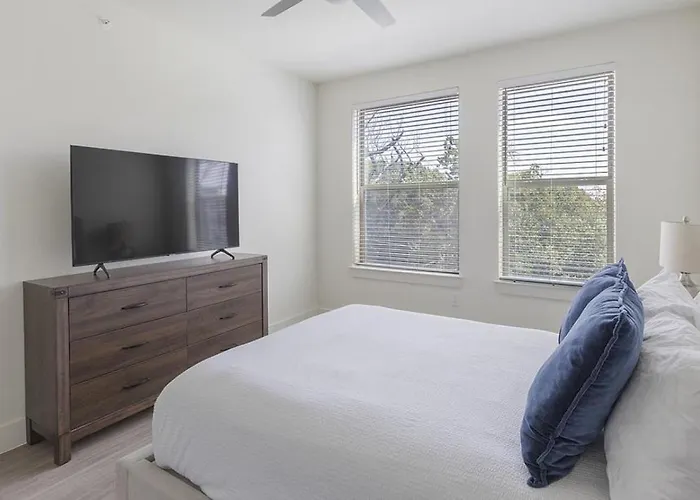 Landing At The Standard River District - 2 Bedrooms In River District Appartement *