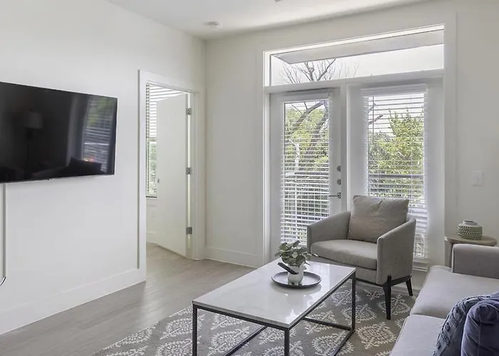 Landing At The Standard River District - 2 Bedrooms In River District Appartement